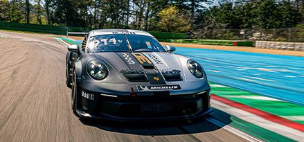 Samochód Porsche GT3 Cup na torze