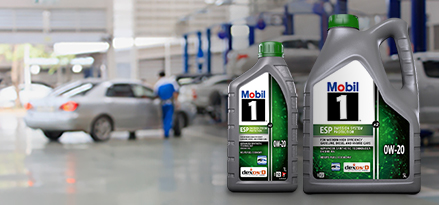 Mobil 1 0W-20 na ławce w garażu