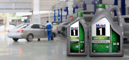 Mobil 1 ESP 0w-30 na ławce w garażu