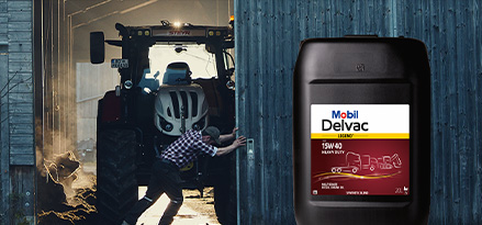 Rolnik i ciągnik z produktem Mobil Delvac Legend