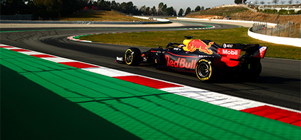 Bolid Red Bull Racing na torze wyścigowym